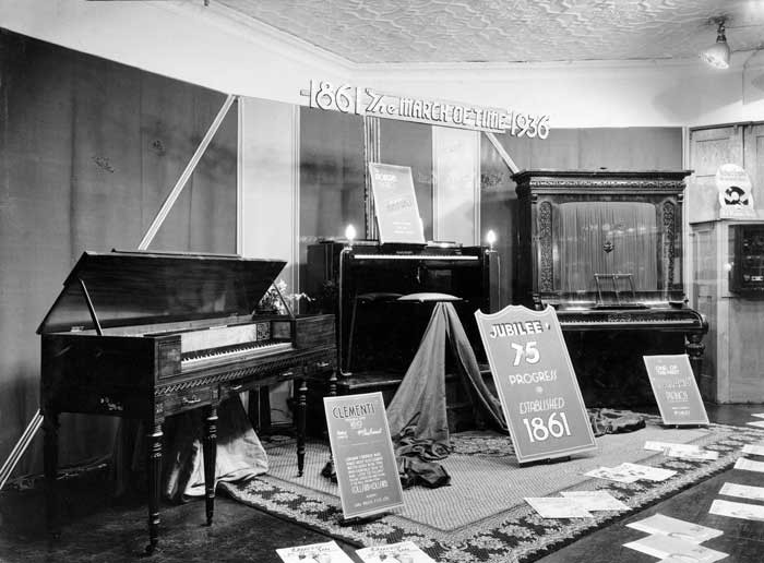Admin_thumb_piano-display-1936